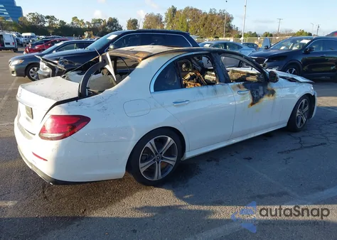 2020 Mercedes-Benz E 350 z USA, uszkodzony, nr VIN W1KZF8DB0LA838548